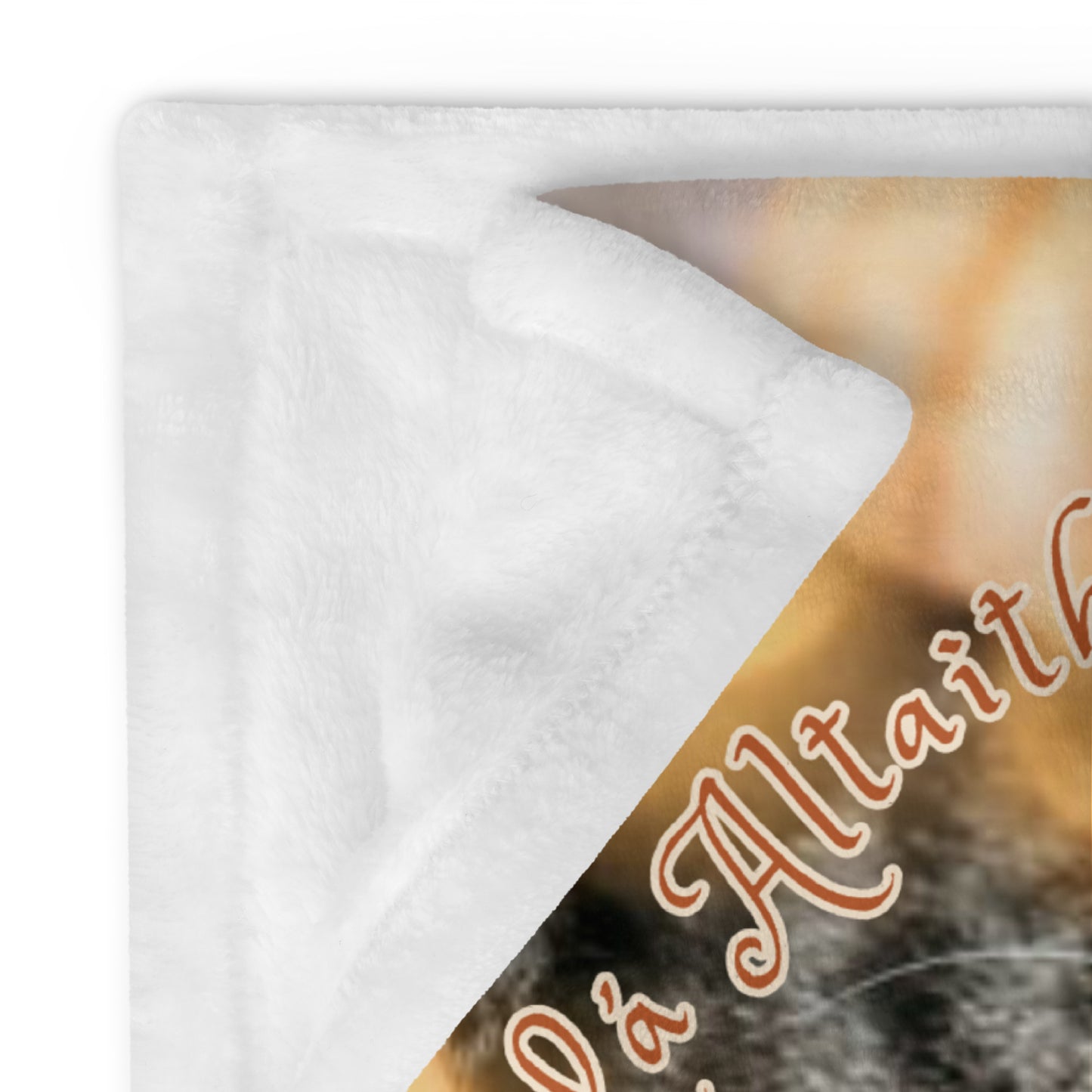 Lá Altaithe Sona (Happy Thanksgiving) Irish Language Throw Blanket (Cat Design)