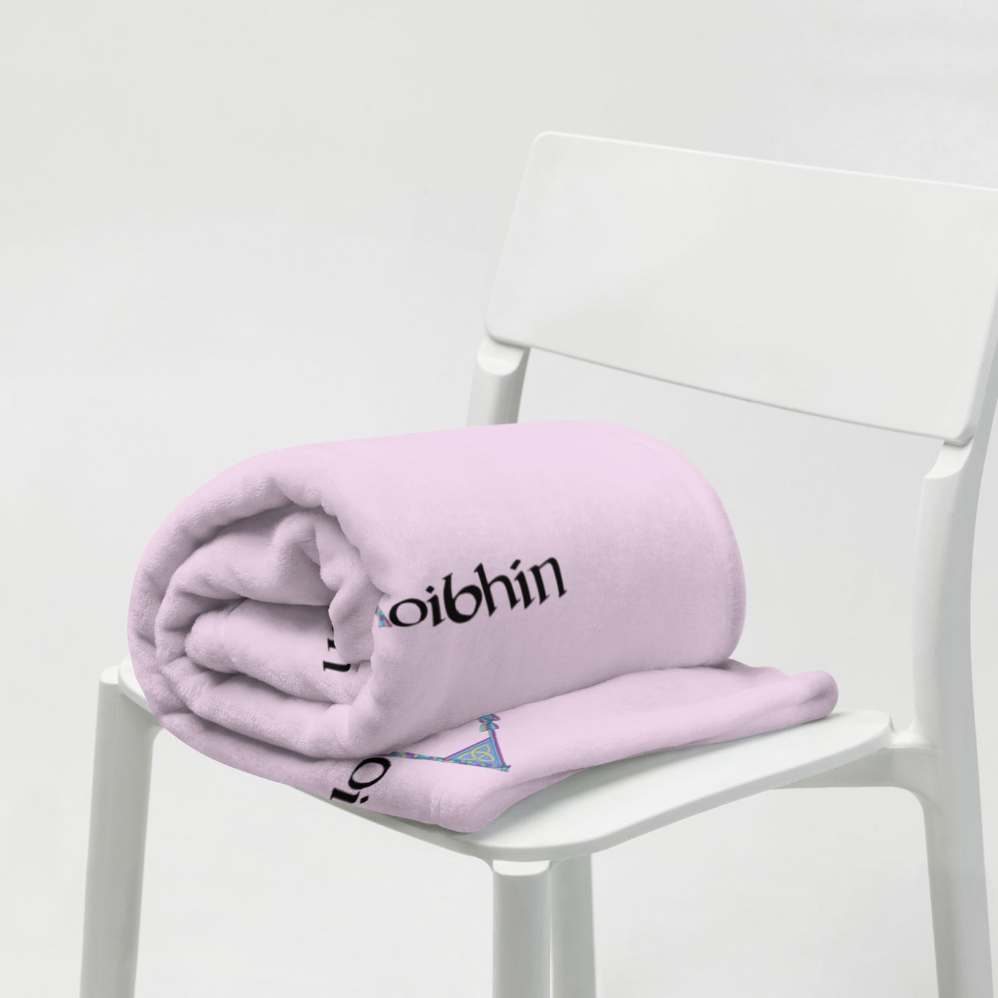 Aoibhín (Aiveen) - Personalized Baby Blanket with Irish name Aoibhín